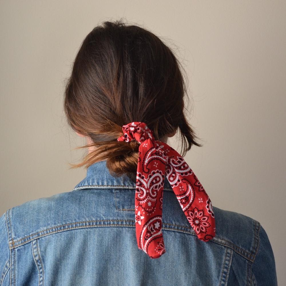 TIE DYE BOW SCRUNCHIE! SOLD OUT - Picture 4 of 7